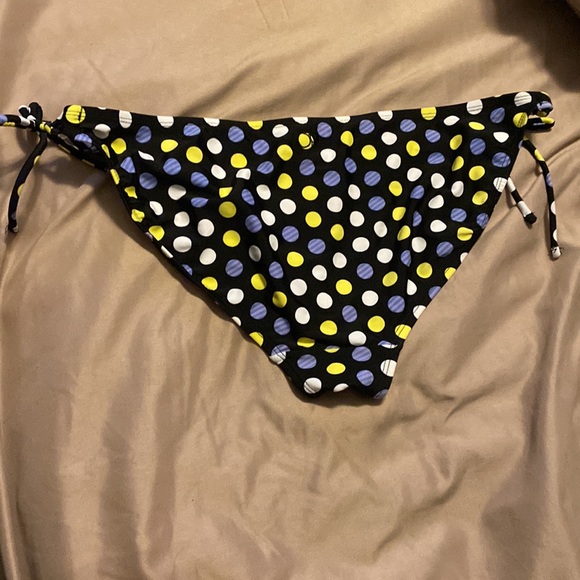 Very cute bikini! - Picture 5 of 7